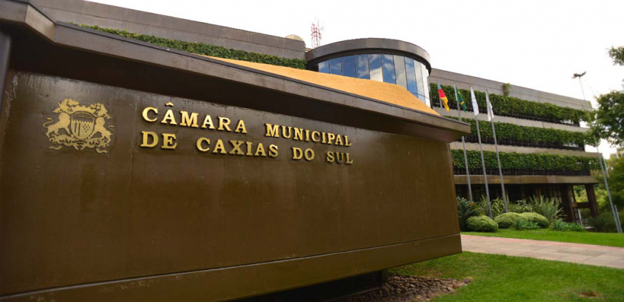 O concurso oferece 1 vaga imediata e cadastro reserva para cargos de níveis fundamental, médio e superior, com salários que variam de R$ 3.059,55 a R$ 9.685,99.