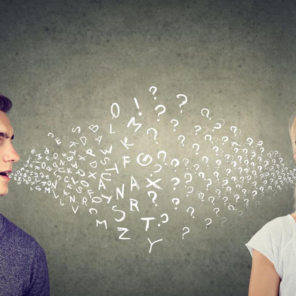 Tradutor e Intérprete: O que faz, onde pode atuar e quanto ganha?